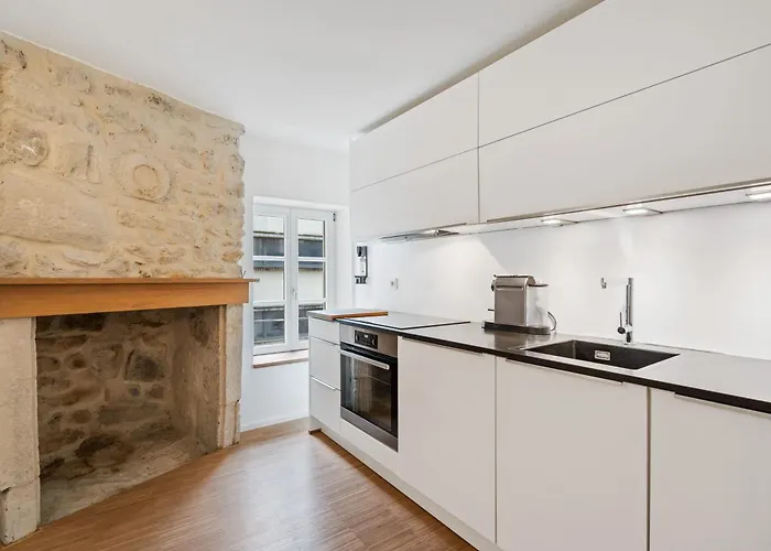 Stylish In Grund With Balcony & Views Апартаменты *