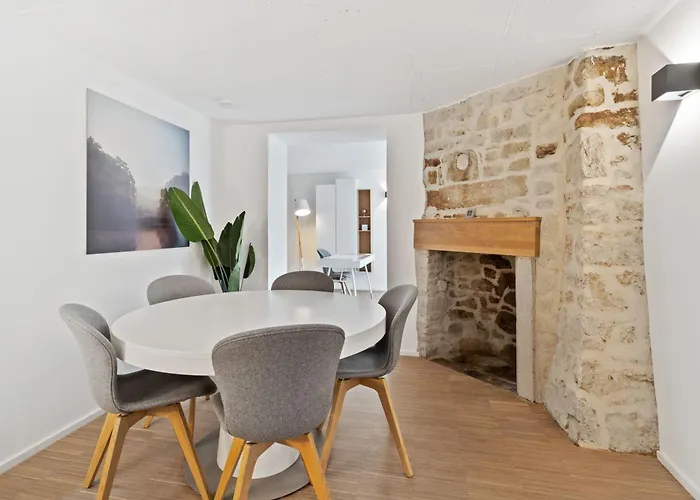 Stylish In Grund With Balcony & Views * Люксембург