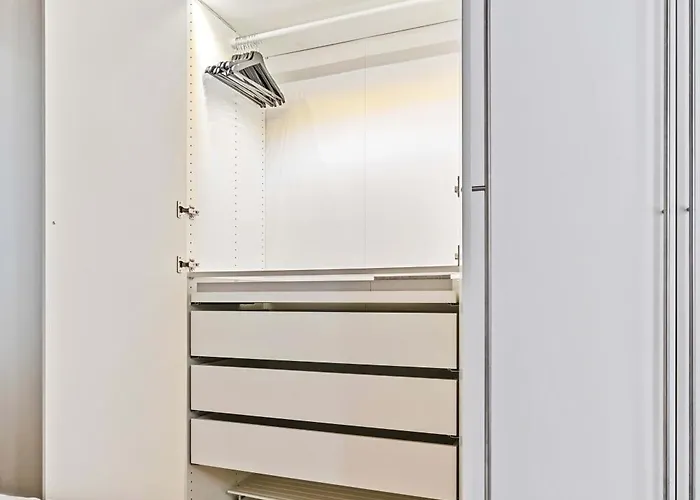 Stylish In Grund With Balcony & Views Апартаменты