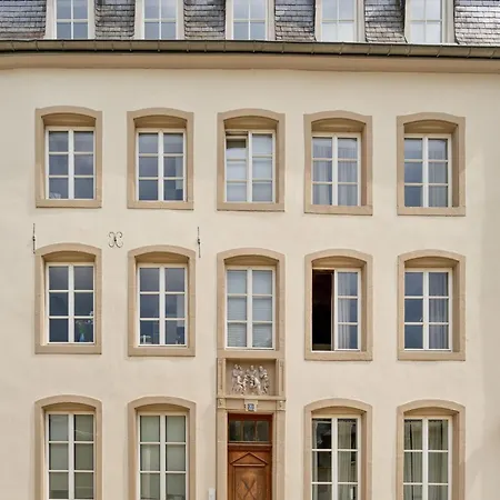 Stylish Stay In Grund With Balcony & City Views 卢森堡