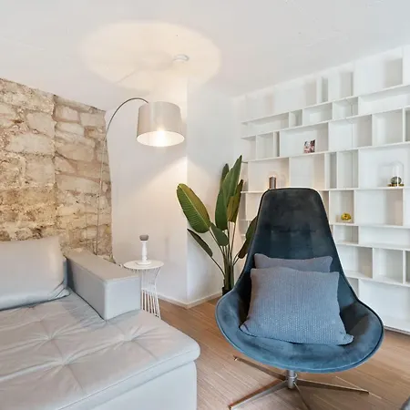 Appartement Stylish In Grund With Balcony & Views