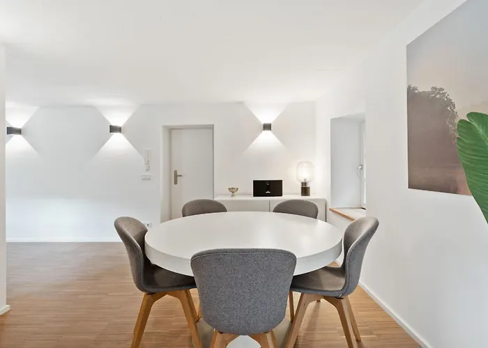 Stylish In Grund With Balcony & Views Appartement *