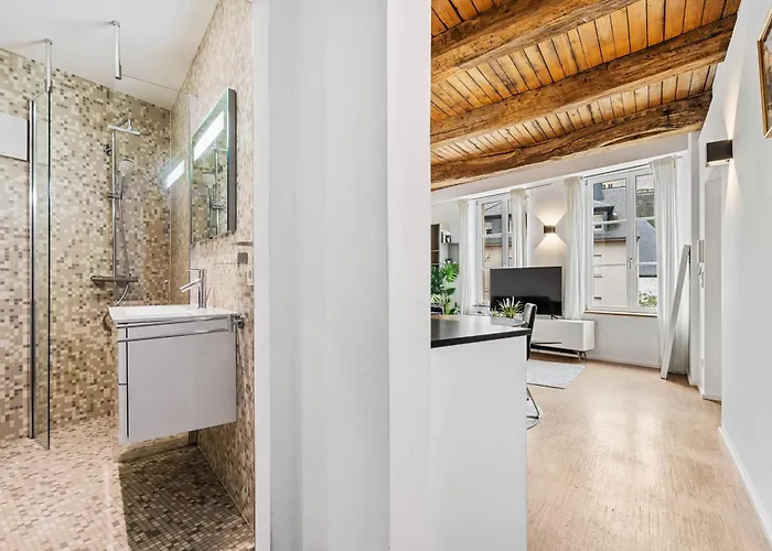 Stylish In Grund With Balcony & Views Appartement *