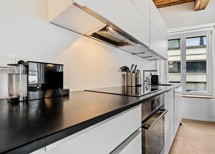 Stylish In Grund With Balcony & Views *