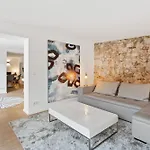 Apartment Stylish In Grund With Balcony & Views *