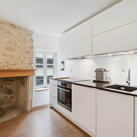 Stylish In Grund With Balcony & Views Apartament *