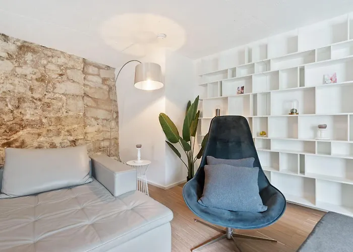 شقة Stylish In Grund With Balcony & Views